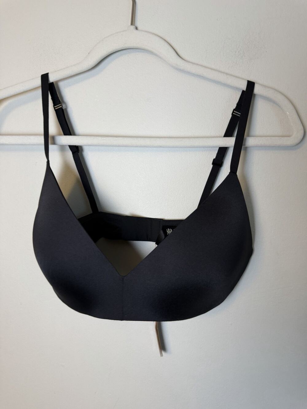 SKIMS Wireless Form Push Up Plunge Bra Size 34D Onyx Black NWT $54